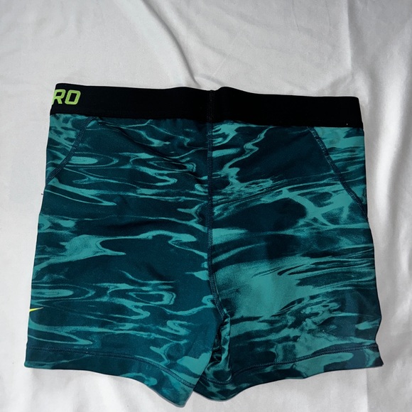 Nike pro - Picture 2 of 3